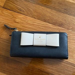 Kate Spade Black & White Bow Wallet with Zip Around Closure